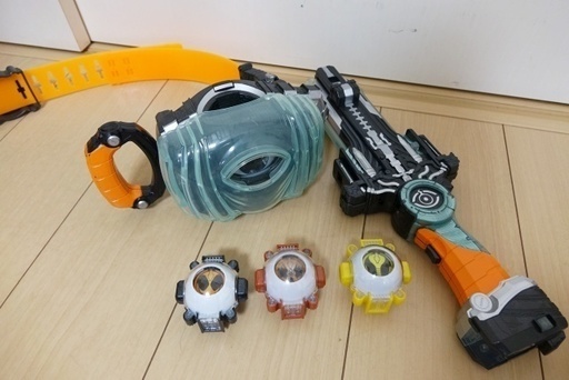 仮面ライダーゴースト　変身ベルト＋ガンガンセイバー＋アイコン３つ