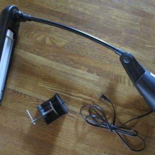 ＵＳＥＤ　ネジで取り付ける　電気ランプ　業務　作業