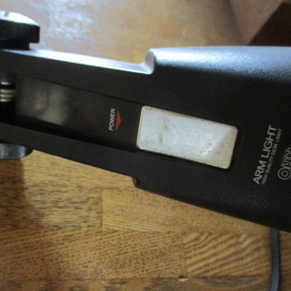 ＵＳＥＤ　ネジで取り付ける　電気ランプ　業務　作業の画像