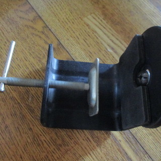 ＵＳＥＤ　ネジで取り付ける　電気ランプ　業務　作業の画像
