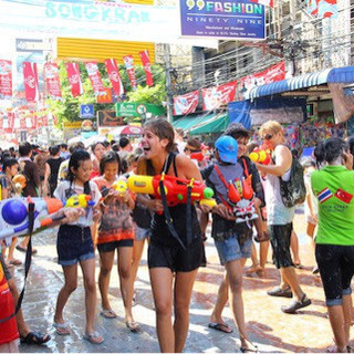 水かけ祭り開催！！水鉄砲で戦争ゲーム、夏は水鉄砲で涼しくなろ～