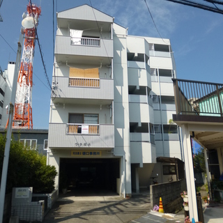 ☆松山市駅より徒歩7分☆　市内中心部ビル1階　店舗・事務所・塾・...
