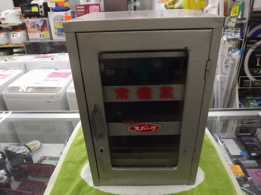 常備薬　カゼにスパーク　薬箱　置き薬箱　スチールケース　ブリキ　昭和レトロ　飾り　インテリア　札幌　札幌