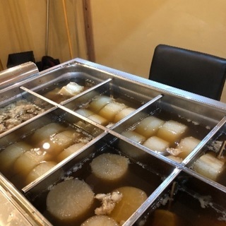 新規オープンしたおでん屋のホールスタッフです。