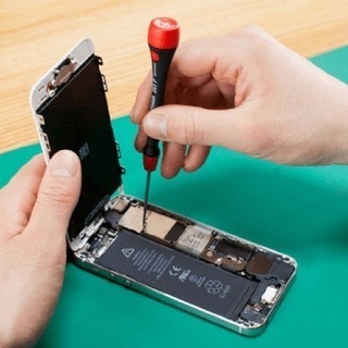 iphoneの修理のできる方や興味のある方