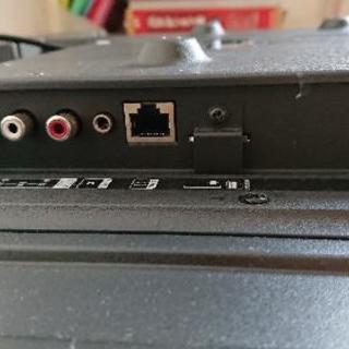 32型液晶テレビ※映りますが、一部画面割れの画像