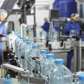 期間限定！未経験歓迎！有名飲料水の製造スタッフ募集！フォークリフ...