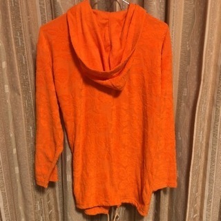 オレンジパーカーの画像