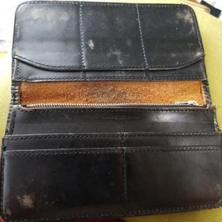 PORTERの財布　黒です　革ですの画像