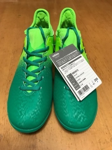 新品adidasサッカーのシューズ25,5cm