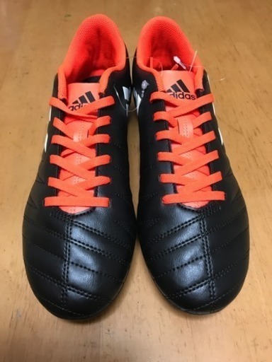 新品adidasサッカーのシューズ26cm