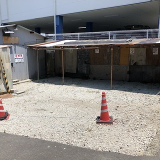 貸倉庫　駐車場付　使用面積　92㎡　　建物面積約26.4㎡　　定...