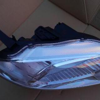 エディックス　ヘッドランプ右側　純正新品の画像