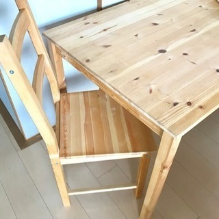 IKEAのダイニングテーブル チェアセットの画像
