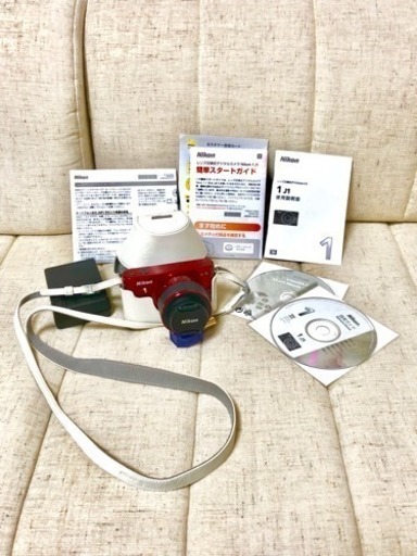 ニコンの大人気ミラーレス一眼カメラ Nikon J1（鮮やかレッド）
