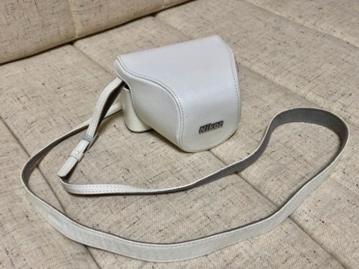 ニコンの大人気ミラーレス一眼カメラ Nikon J1（鮮やかレッド）