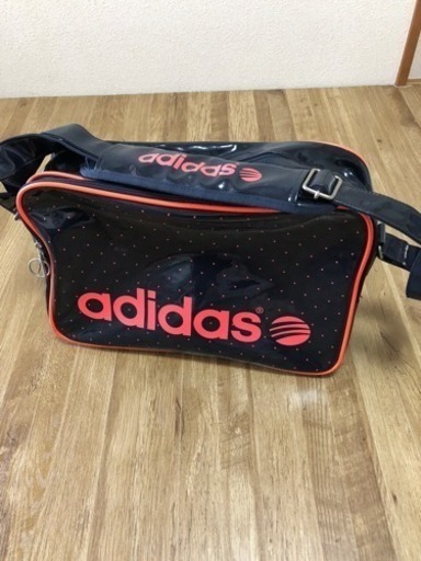 《adidas》エナメルバック