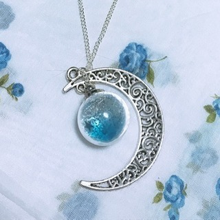 月と星のネックレスの画像