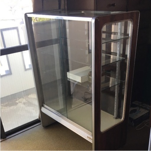 ガラス陳列台