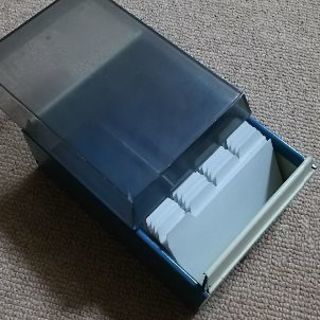 スチール名刺ストッカー スチール製でしっかりしています！