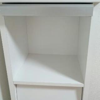 フラップ扉の飾り棚の画像