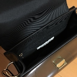 マジェスティックレゴンのエナメルバッグの画像