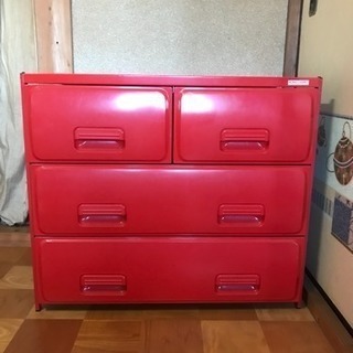 レトロ ブリキのタンスの画像