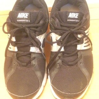 （ありがとうございました☆取引終了）1,000円　NIKE（ナイキ）ダウンシフター5　better world　538258　ブラック　２６．５ｃｍランニングシューズの画像