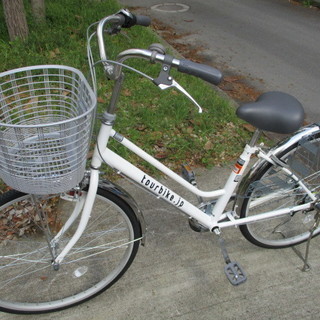 値下げ 未使用 3段変速自転車 ノーパンクタイヤ 白　26イン.