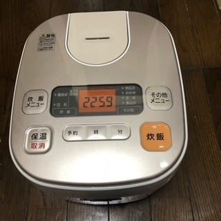 お取引中・激安・数回使用のアイリスオーヤマ炊飯器！！美味しくふっくら炊きあがります。の画像