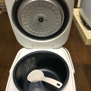 お取引中・激安・数回使用のアイリスオーヤマ炊飯器！！美味しくふっくら炊きあがります。の画像
