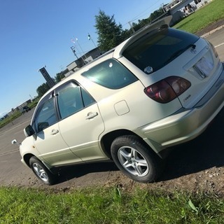 ワンオーナー、動画あり！夏冬タイヤつき！プレミアムサラウンドJBL車載の画像