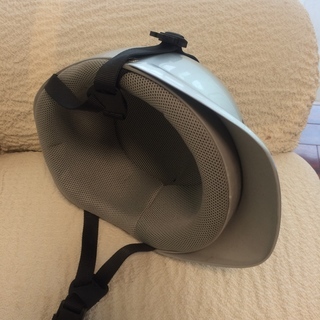 ヘルメットですの画像