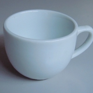 【お取引中】分厚い、ふっくらした白いカップ 9個セットの画像