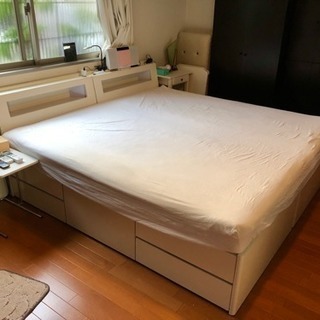 照明&収納付きシングル×２+Kサイズ羽毛布団セット（価格交渉可）