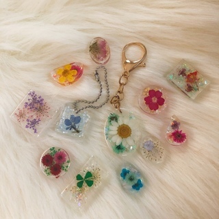 ☆夏のお子様応援企画☆レジンで作る本物のお花のキーホルダーの画像