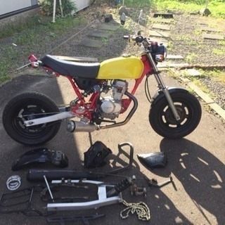 ホンダ エイプ 原付きバイク カスタム 純正パーツありの画像