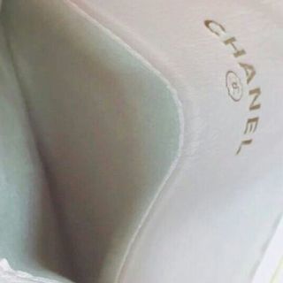 【終了】☆正規品☆美品☆男女兼用・入手困難・早い者勝ち☆大人気CHANEL（シャネル）携帯ケース兼カードケース☆の画像