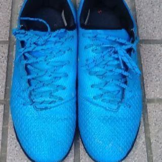 サッカー　アディダス　トレーニングシューズ