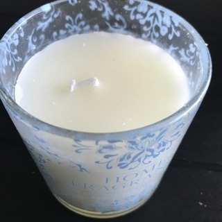 未使用 エッセンシャルオイル入りキャンドルの画像