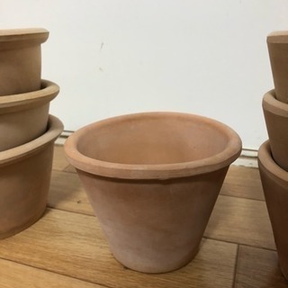 テラコッタの鉢植え 7個まとめての画像
