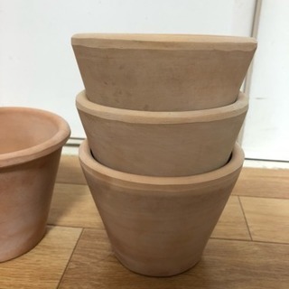 テラコッタの鉢植え 7個まとめての画像