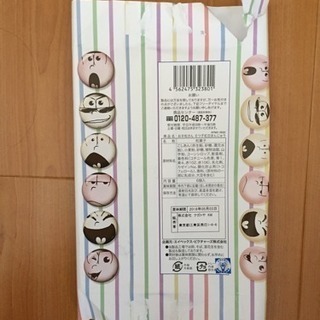 おそ松さん チョロ松 ツリービレッジ 6つ子紅白まんじゅう 缶バッジ 包装紙の画像