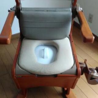 未使用品 介護 家具調ポータブルトイレの画像