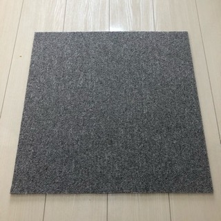 中古タイルカーペット