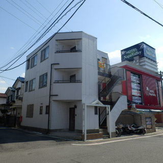 敷金・礼金なしの日当たりの良い2階の角部屋です