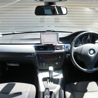 検査31年2月320i 社外19インチ/ローダウン/LEDイカリング/HIDフォグ/社外LEDテール/HDDナビ/プッシュスタート/電子キー/無事故/コーディング の画像