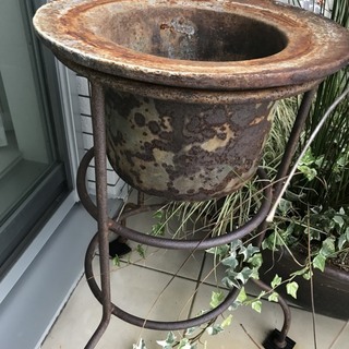 貴重アンテーク　鋳物フラワーポットの画像