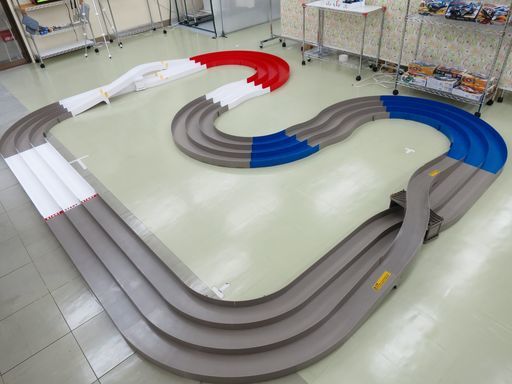 ミニ四駆コース!が糸満市西崎に出来ました! (1upokinawa) 糸満 ミニ四駆コース!が糸満市西崎に出来ました! (1upokinawa) 糸満