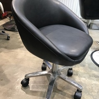 白テーブル、ローラー付黒椅子あげます‼︎の画像